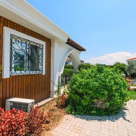 Kyrenia Elegant Villa *